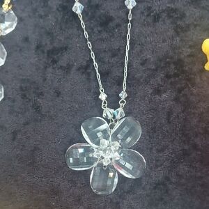 Elegant Silver Flower Pendant Necklace